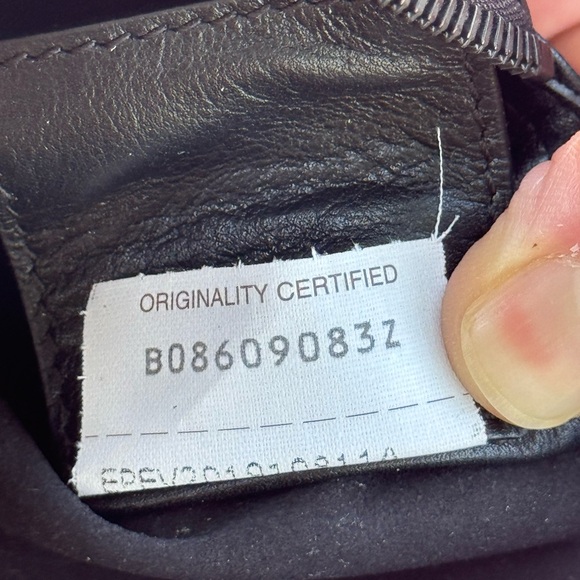 Authentic Mint Condition Bottega Veneta Men’s Crossbody Belt Bag. - Picture 16 of 17